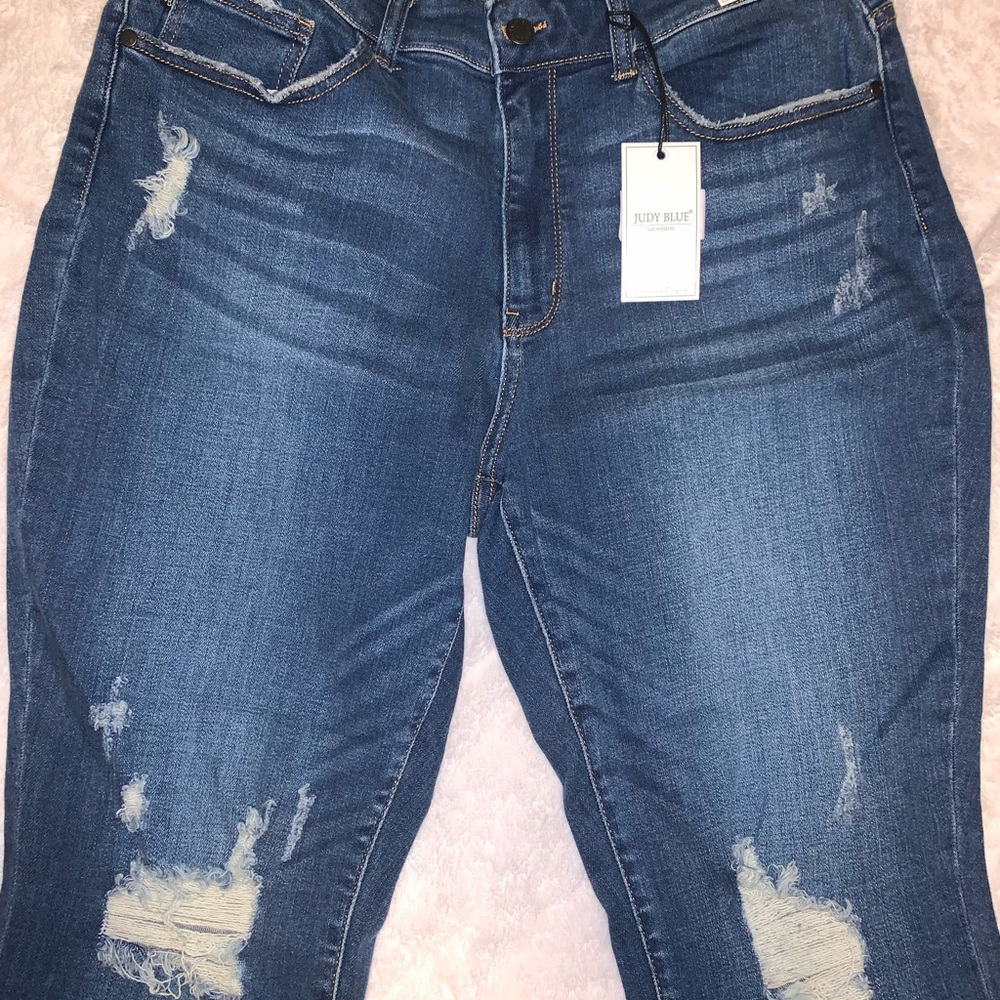 Judy Blue mid rise “Destroyed & Cuffed Slim fit” jeans size 16W